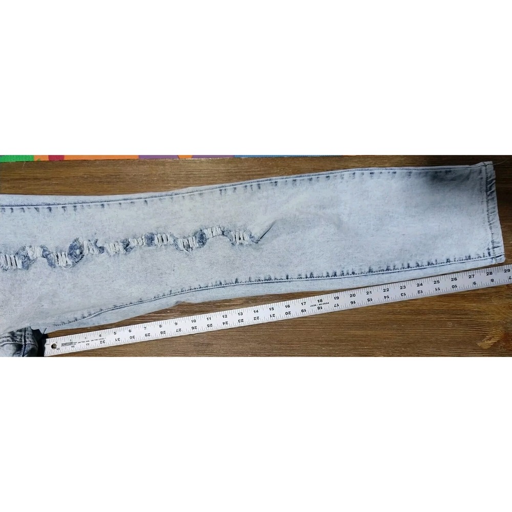 Judy Blue Women's‎ Size 2XL Blue Distressed  Tapered Leg Light Wash Denim - Picture 4 of 6